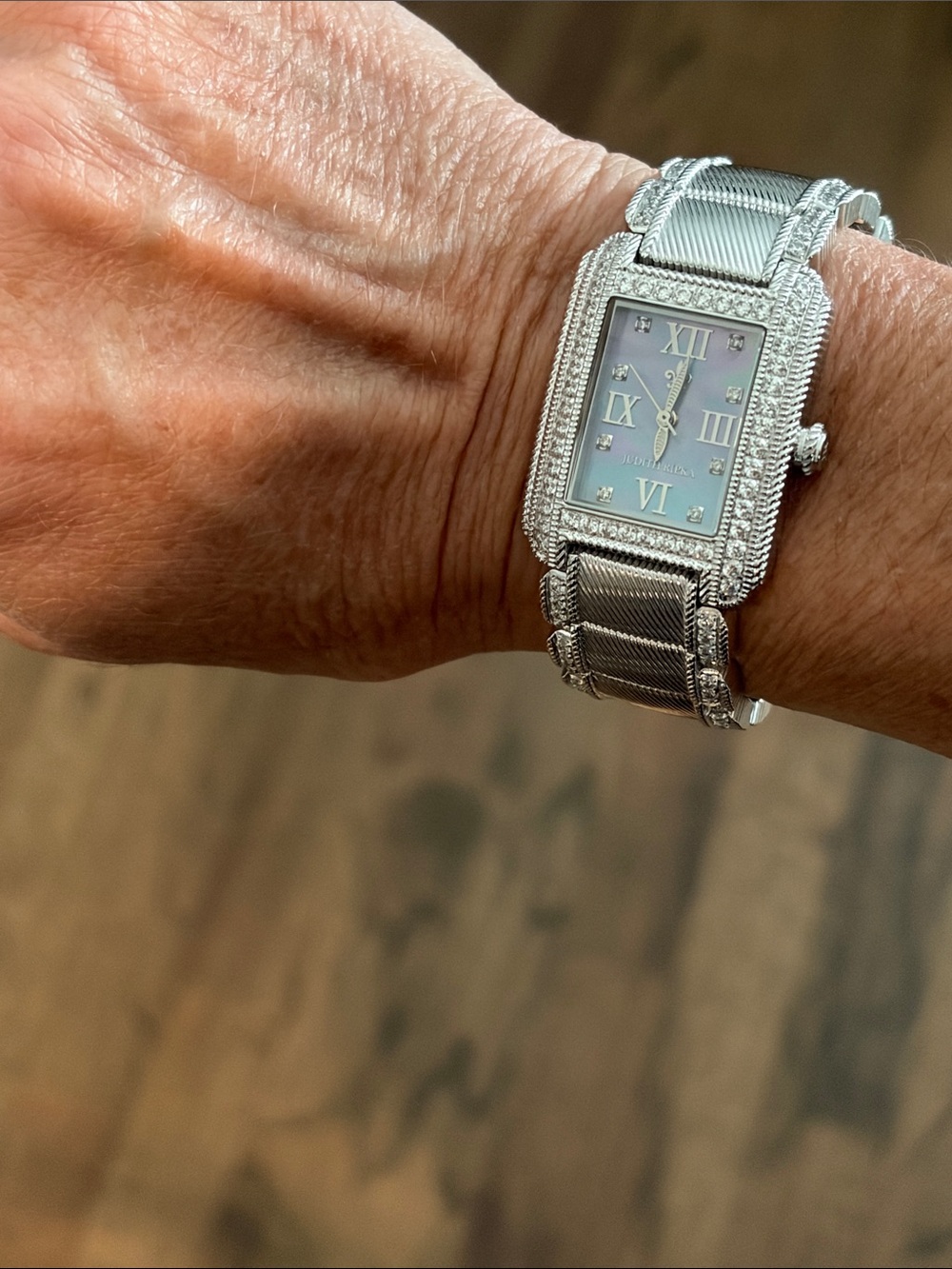 Judith Ripka mother of pearl cushion Watch - Picture 7 of 8